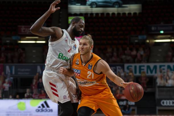 场面上占据 场面上占据