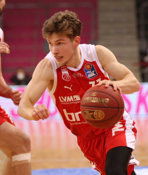 他面对阿森 他面对阿森